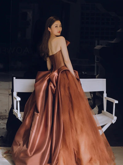 Vestido de Noche Elegante con Sostén Integrado y Falda Voluminosa - Image 5