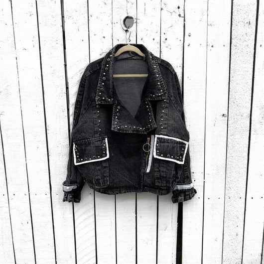 Chaqueta Suelta con Mangas Murciélago y Detalles de Cuentas Impresas en Negro - Image 5