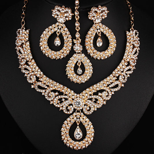 Conjunto de 3 Piezas: Collar, Aretes y Cadena Frontal con Cristales Blancos