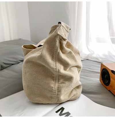 Bolsa Bandolera de Pana Espaciosa Minimalista y Casual - Image 22