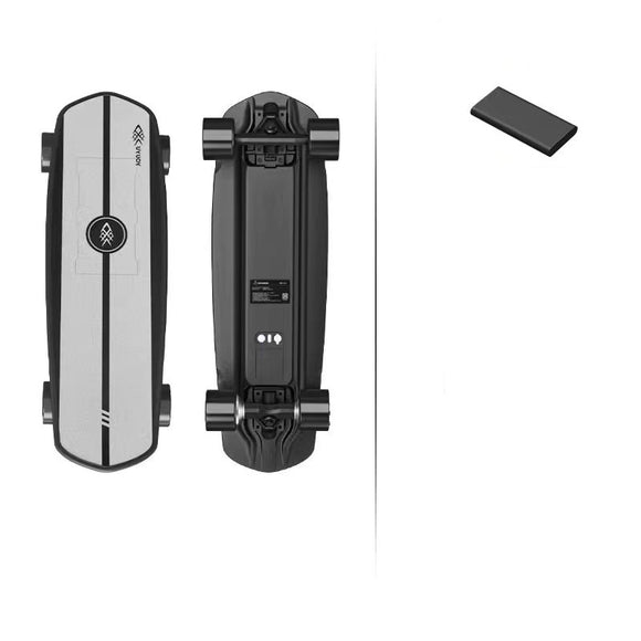 Patineta Eléctrica de Cuatro Ruedas con Doble Motor Integrado