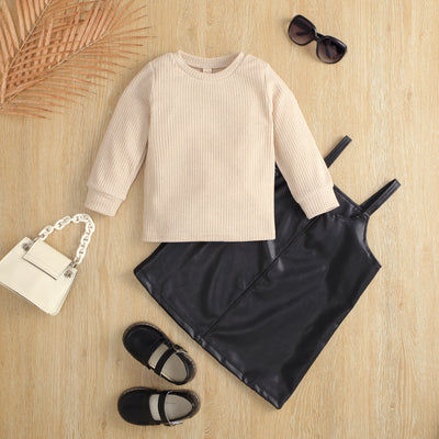 Conjunto Elegante: Blusa Tejida Manga Larga con Falda de Tirantes en Cuero - Image 2