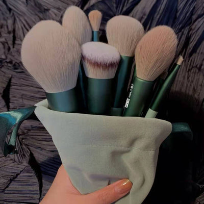 Set de 13 Brochas de Maquillaje Verde Secado Rápido Súper Suaves para Rubor y Polvos - Image 11