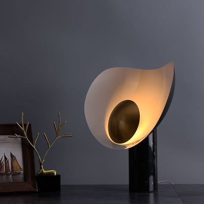 Lámpara de Mesa Nórdica Postmoderna Diseño Americano para Dormitorio y Estudio - Image 3