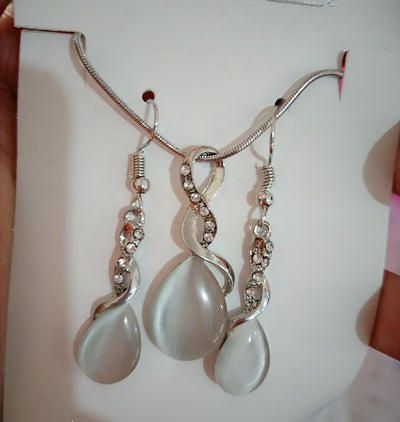 Conjunto de Joyas Ópalo para Mujer - Collar y Aretes de Circonita Cúbica Gota de Agua - Image 8
