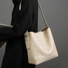 Bolso Bandolera de Cuero Genuino - Estilo y Funcionalidad - Image 11