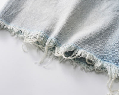 Shorts de Mezclilla Desgastados con Cortes y Detalles Felino - Image 6