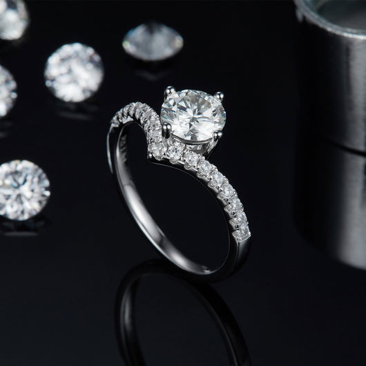 Anillo de Moissanita en V de 1 Quilate - Estilo Coreano Moderno - Image 9