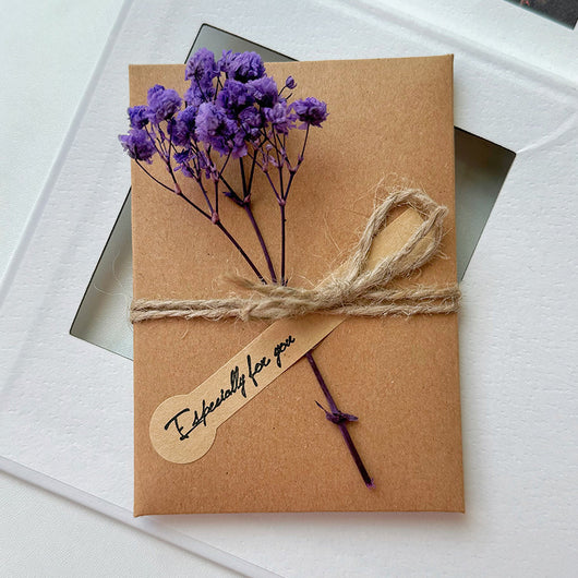 Tarjeta de Agradecimiento con Flores Secas y Cielo Estrellado - Image 7