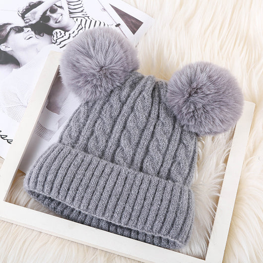 Gorro Cálido para Mujer con Doble Pelota de Piel y Personalización - Image 9