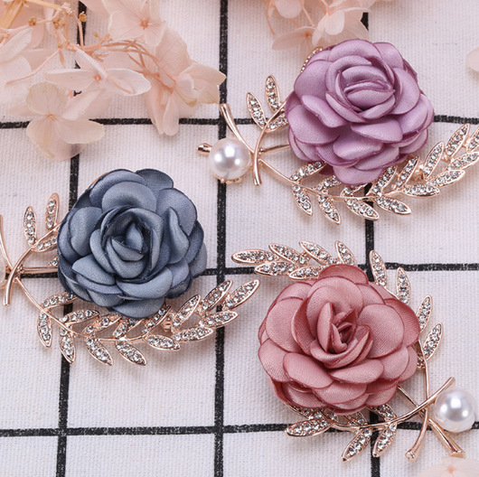 Broche Floral Temperamental para Suéter y Cardigan - Accesorio de Moda Femenina