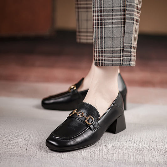 Mocasín Horsebit Cuero Mujer Tacón Medio Punta Cuadrada