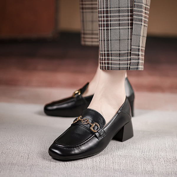 Mocasín Horsebit Cuero Mujer Tacón Medio Punta Cuadrada