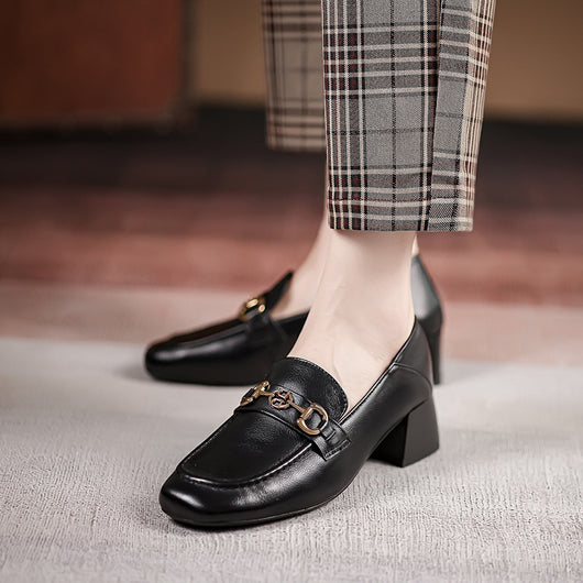 Mocasín Horsebit Cuero Mujer Tacón Medio Punta Cuadrada