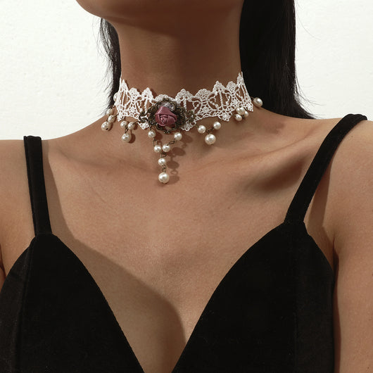 Collar de Encaje Blanco Elegante para Damas