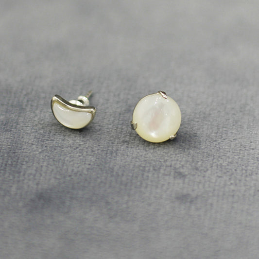 Aretes Sol y Luna - Diseño Delicado y Compacto