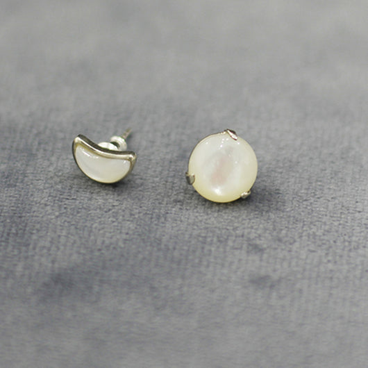 Aretes Sol y Luna - Diseño Delicado y Compacto