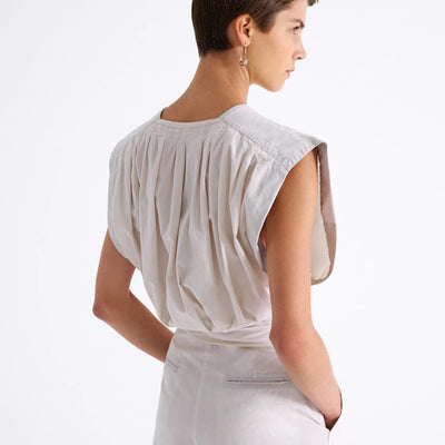 Blusa Sin Mangas Fruncida al Pecho con Cuello V - Image 4