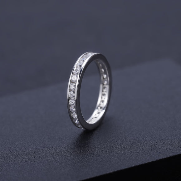 Anillo de Plata 925 con Baño de Oro Blanco y Moissanita en Línea Completa