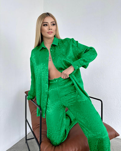 Conjunto de Dos Piezas Mujer con Camisa Estampado Leopardo y Pantalón - Image 30