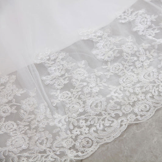 Vestido de Novia Blanco Elegante con Encaje, Cuello en V y Cola Larga - Image 2