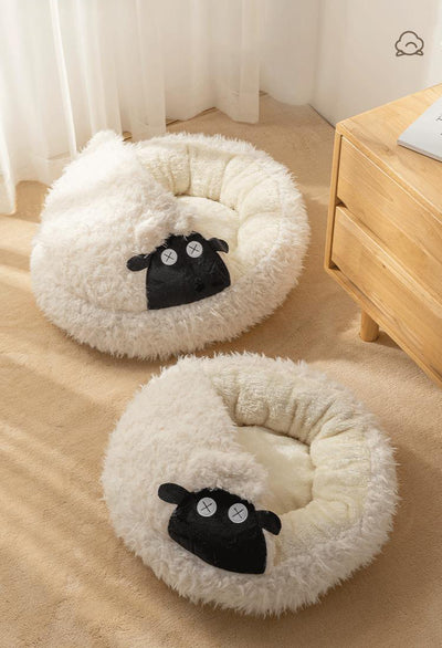 Cama Cueva para Gatos en Forma de Oveja - Cálida y Cerrada para Invierno - Image 7