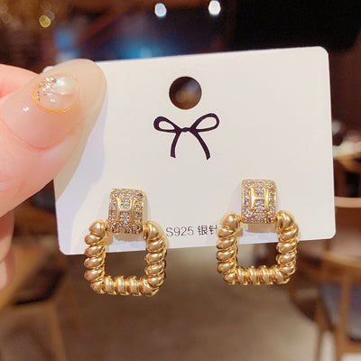 Aretes de Circonita Cubic Zirconia con Diseño Europeo y Americano de Temperamento Sofisticado - Image 7