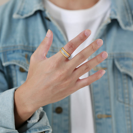 Anillo de Acero Tungsteno Grabado Bicolor Dorado para Hombre 8mm - Image 6
