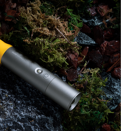 Linterna LED Recargable de Largo Alcance para Emergencias y Aventuras - Image 11