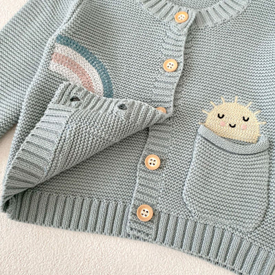 Cardigan Infantil de Algodón con Patrón Arcoíris Bordado y Bolsillos Dobles - Image 10