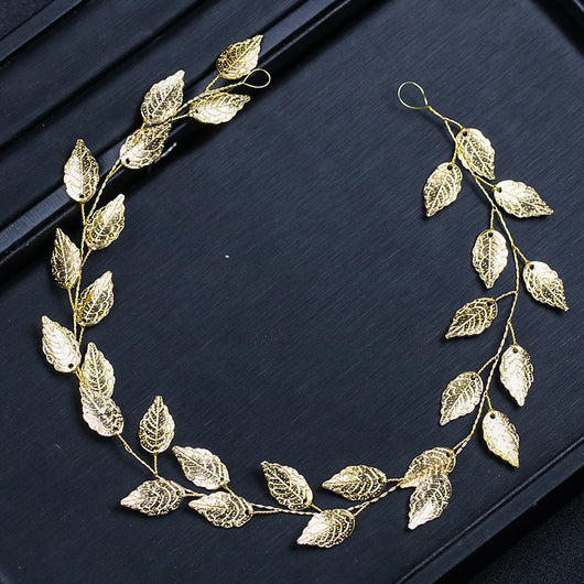 Diadema Elegante con Detalles de Oro y Plata