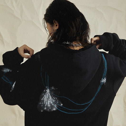 Sudadera con Capucha y Cierre de Estilo Urbano en Gris Oscuro - Image 4