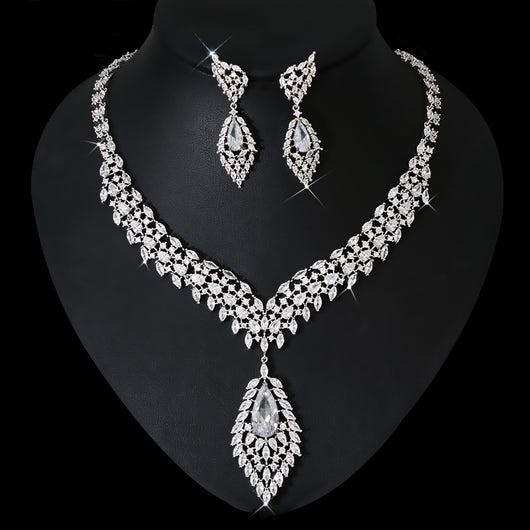 Conjunto de Aretes y Collar con Alas de Circón - Elegancia y Temperamento - Image 12