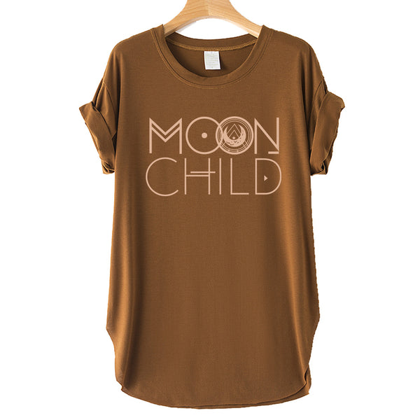 Playera Holgada Moon Child con Hombros Caídos y Estampado de Letras