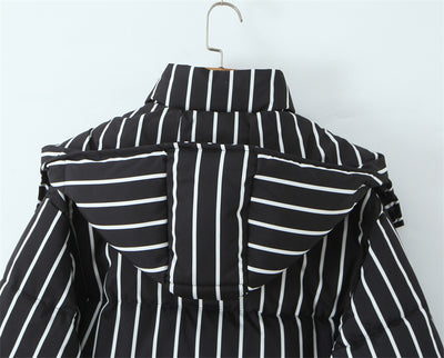 Abrigo de Algodón Negro con Rayas y Capucha para Mujer - Image 18
