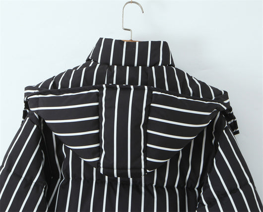 Abrigo de Algodón Negro con Rayas y Capucha para Mujer - Image 18