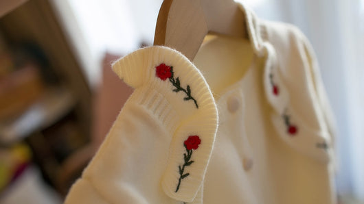 Cardigan para Niña con Encaje y Bordado de Rosas - Image 8
