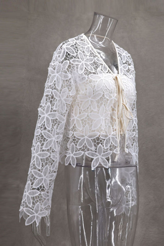 Vestido Bandage Elegante con Encaje Floral Calado y Bordado - Image 13