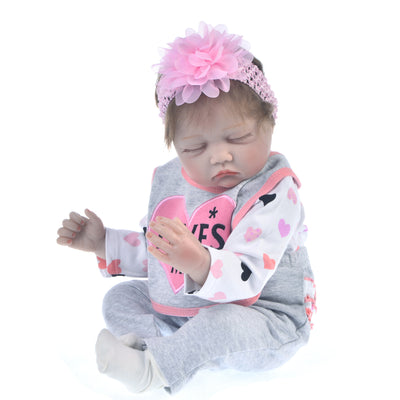 Muñeca Realista con Ojos Cerrados - Image 8