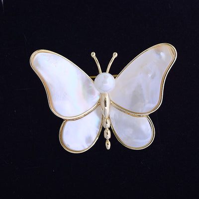 Broche Perla Mariposa Fritilaria de Aguas Profundas - Elegancia Sofisticada - Image 2