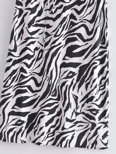Vestido Slip Ajustado con Estampado Animal Print Blanco y Negro - Image 10