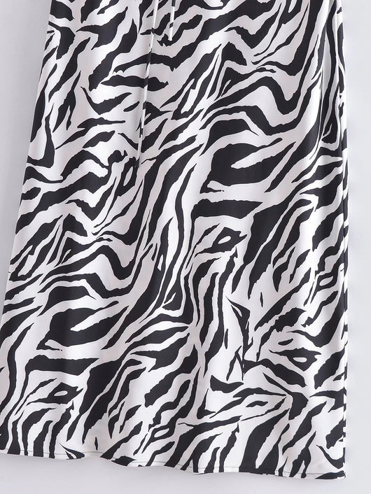 Vestido Slip Ajustado con Estampado Animal Print Blanco y Negro - Image 10