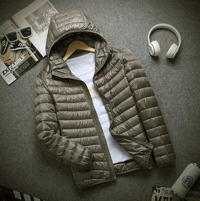 Chaqueta Acolchada Ultraligera con Capucha y Cuello Parado para Hombre - Image 43