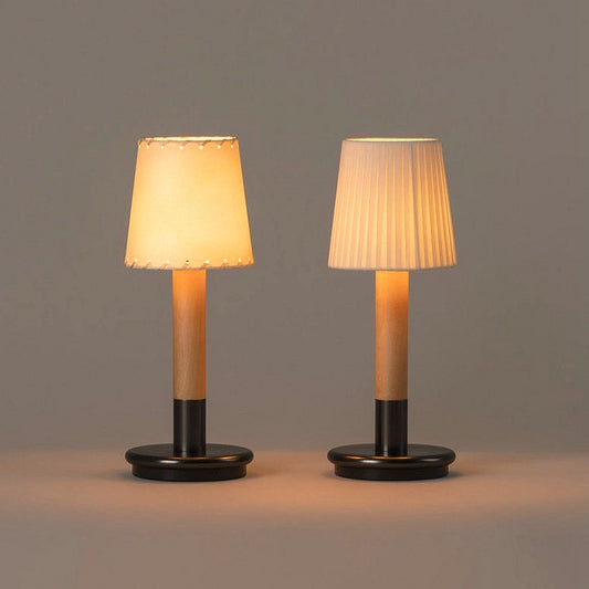 Lámpara Portátil LED para Lectura en Espacios Exteriores