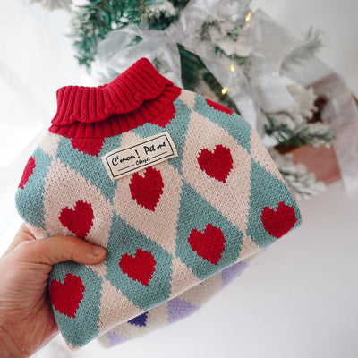 Suéter Navideño para Gatos con Diseño de Rombos y Amor - Image 5