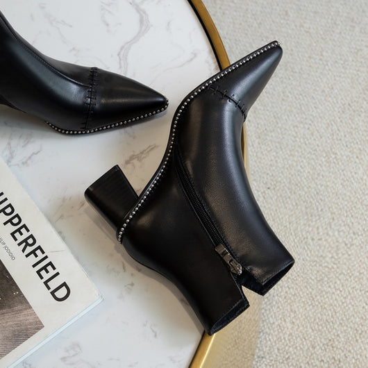 Botas Martin de Tacón Alto con Detalles Metálicos - Diseño Minimalista en Tonos Nude - Image 11