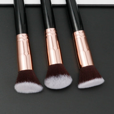 Set de 3 Brochas de Maquillaje Portátiles con Cabezal Plano Biselado - Image 9
