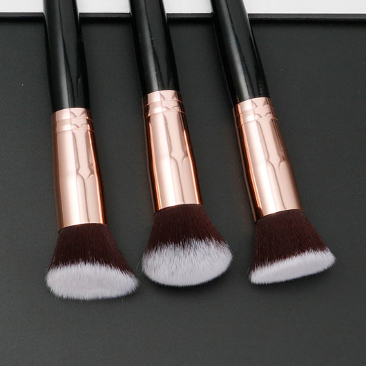 Set de 3 Brochas de Maquillaje Portátiles con Cabezal Plano Biselado - Image 9