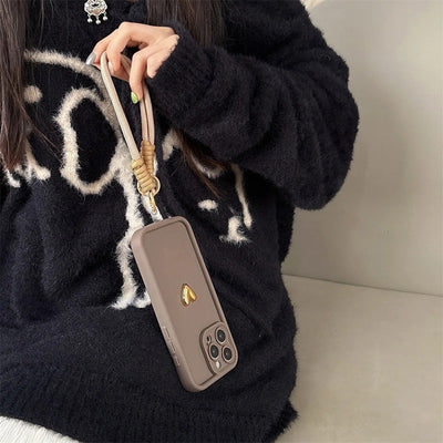 Funda de Silicona para Celular con Diseño de Corazón y Cordón Dorado - Image 11