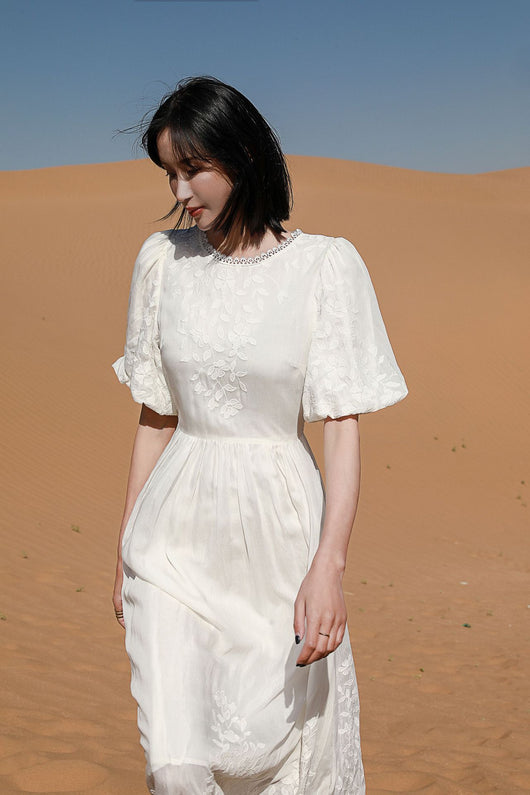 Vestido Blanco de Playa con Mangas Abullonadas - Perfecto para Vacaciones - Image 12
